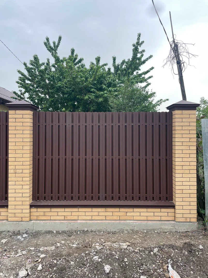 Забор из евроштакетника